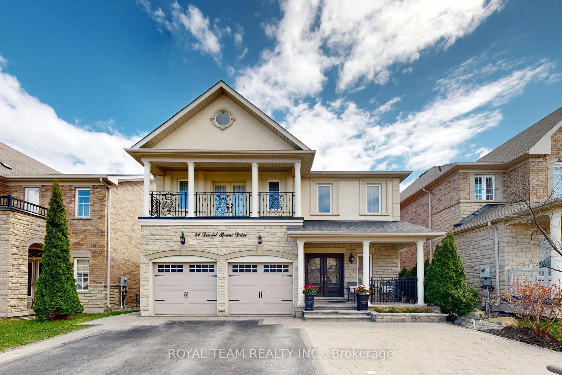 Photo 2 of 41 Daniel Bram Drive, Vaughan, Patterson — HOMEH