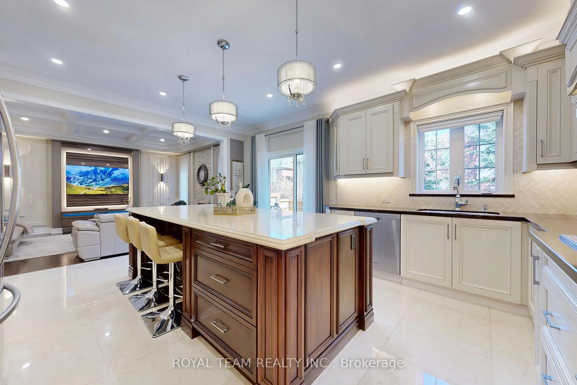 Photo 8 of 41 Daniel Bram Drive, Vaughan, Patterson — HOMEH