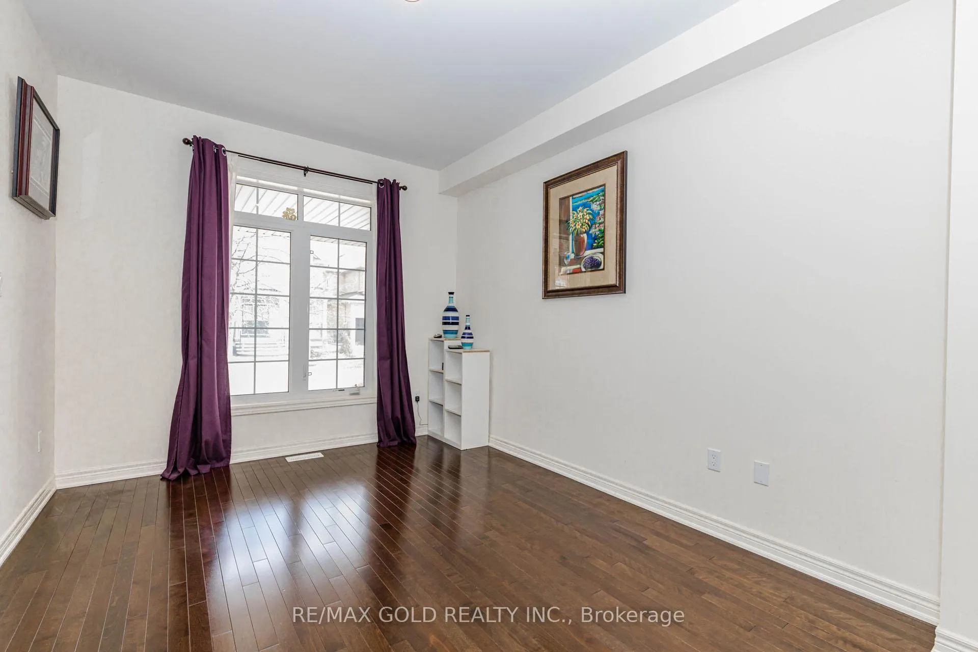 Photo 4 of 43 George Robinson Drive, Brampton, Credit Valley — HOMEH