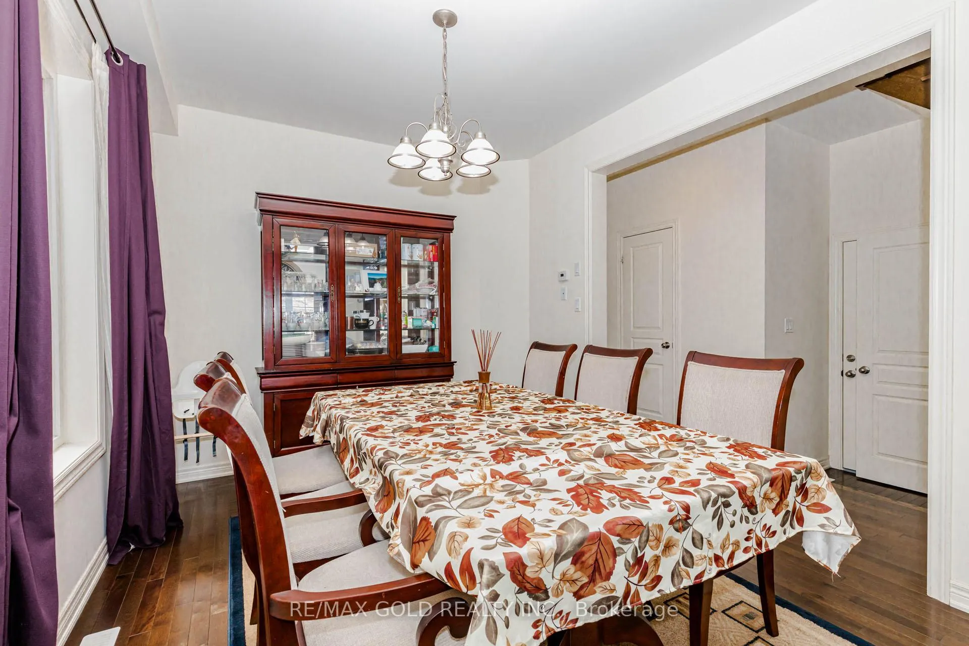 Photo 7 of 43 George Robinson Drive, Brampton, Credit Valley — HOMEH