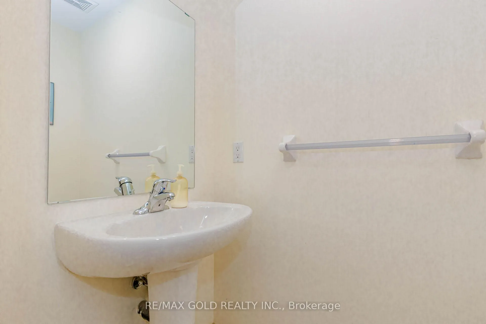 Photo 18 of 43 George Robinson Drive, Brampton, Credit Valley — HOMEH