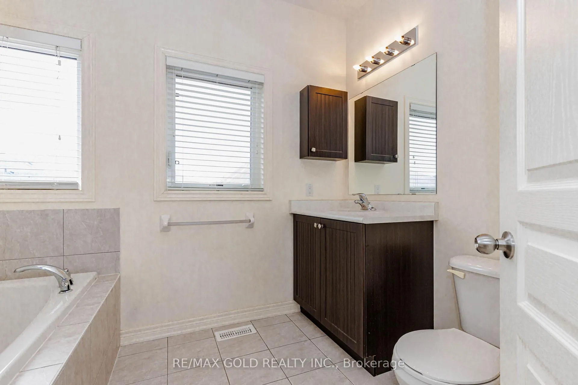 Photo 25 of 43 George Robinson Drive, Brampton, Credit Valley — HOMEH