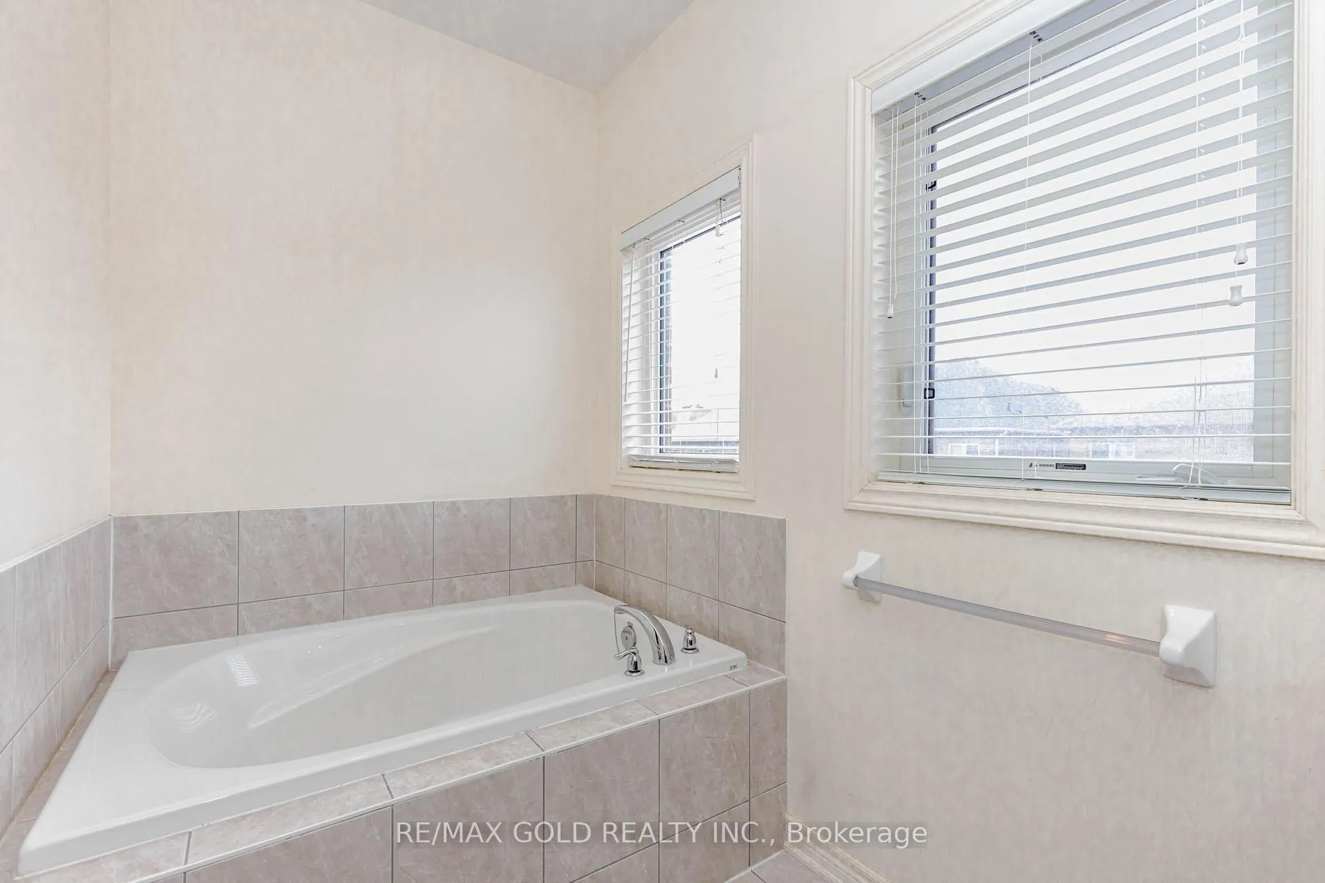 Photo 26 of 43 George Robinson Drive, Brampton, Credit Valley — HOMEH