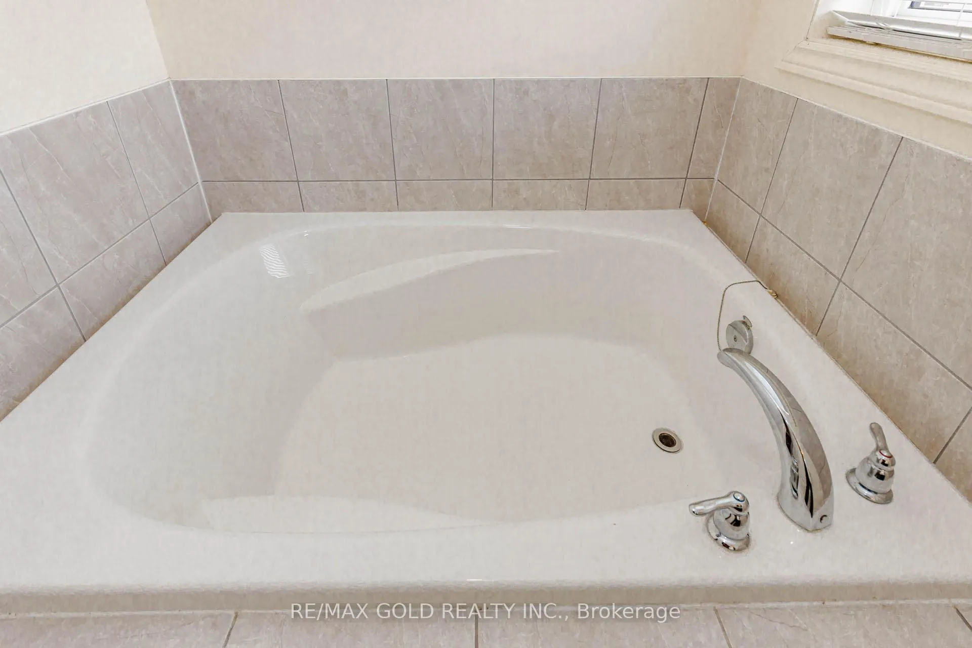 Photo 27 of 43 George Robinson Drive, Brampton, Credit Valley — HOMEH