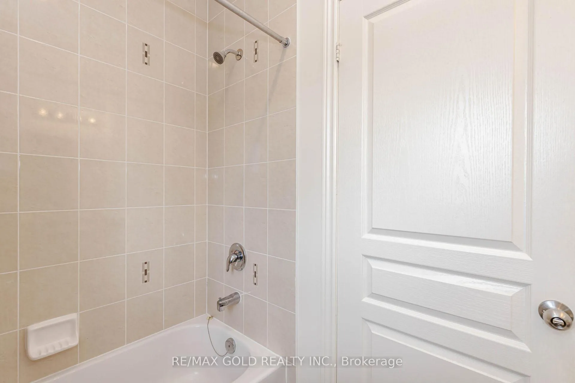 Photo 33 of 43 George Robinson Drive, Brampton, Credit Valley — HOMEH