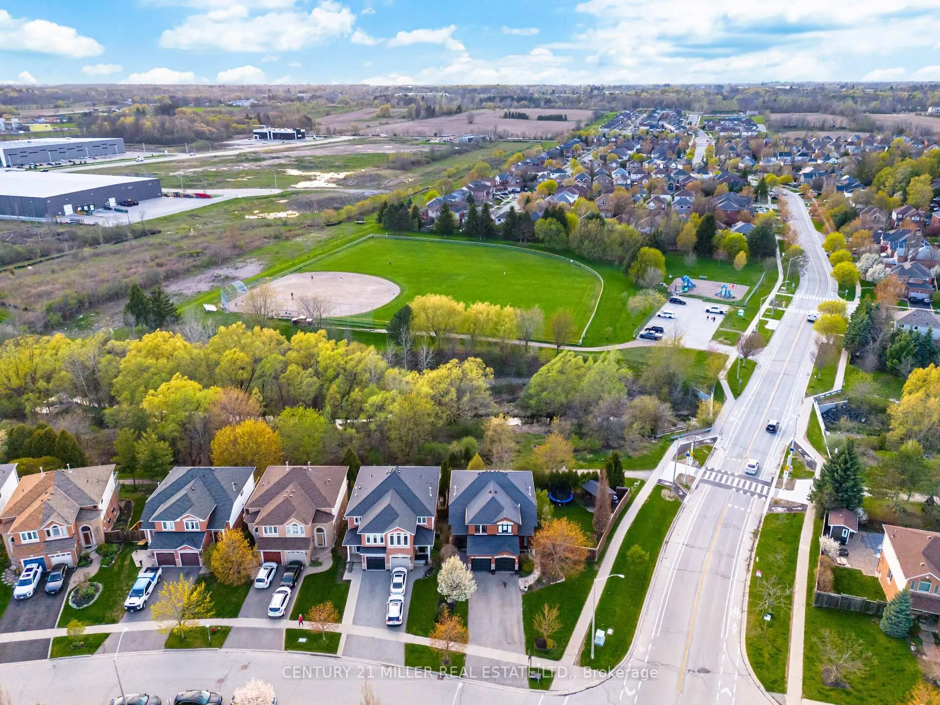 Photo 2 of 4 Kildonan Cres, Hamilton, Waterdown — HOMEH
