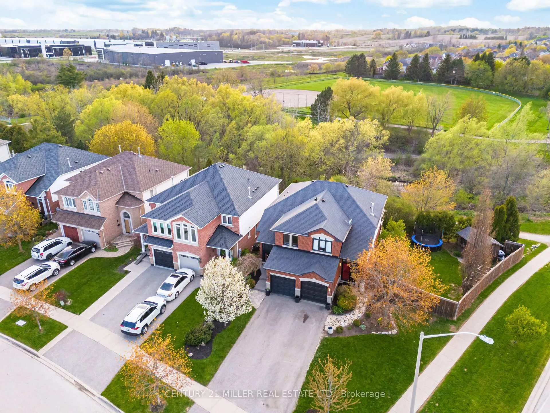 Photo 3 of 4 Kildonan Cres, Hamilton, Waterdown — HOMEH