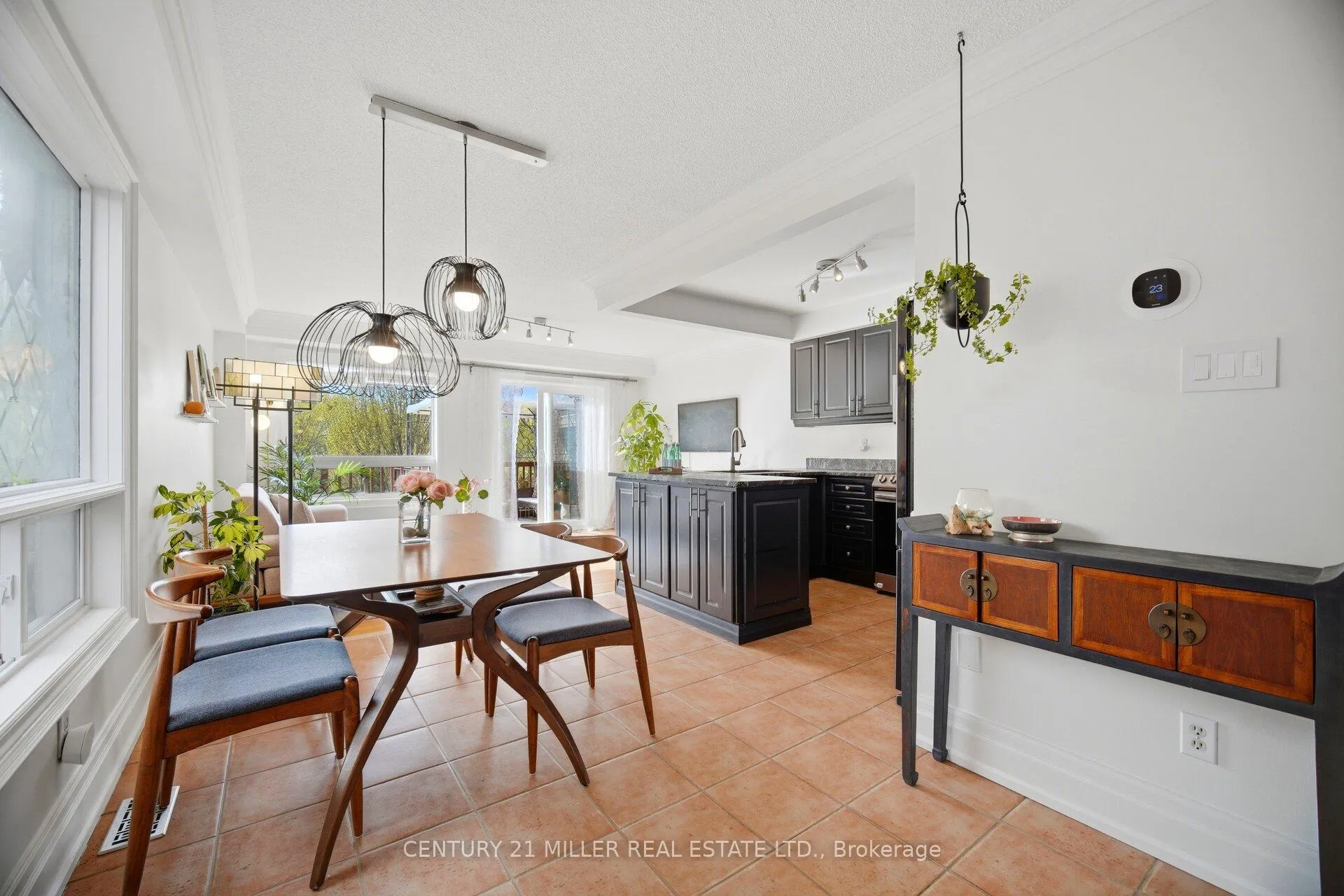 Photo 9 of 4 Kildonan Cres, Hamilton, Waterdown — HOMEH