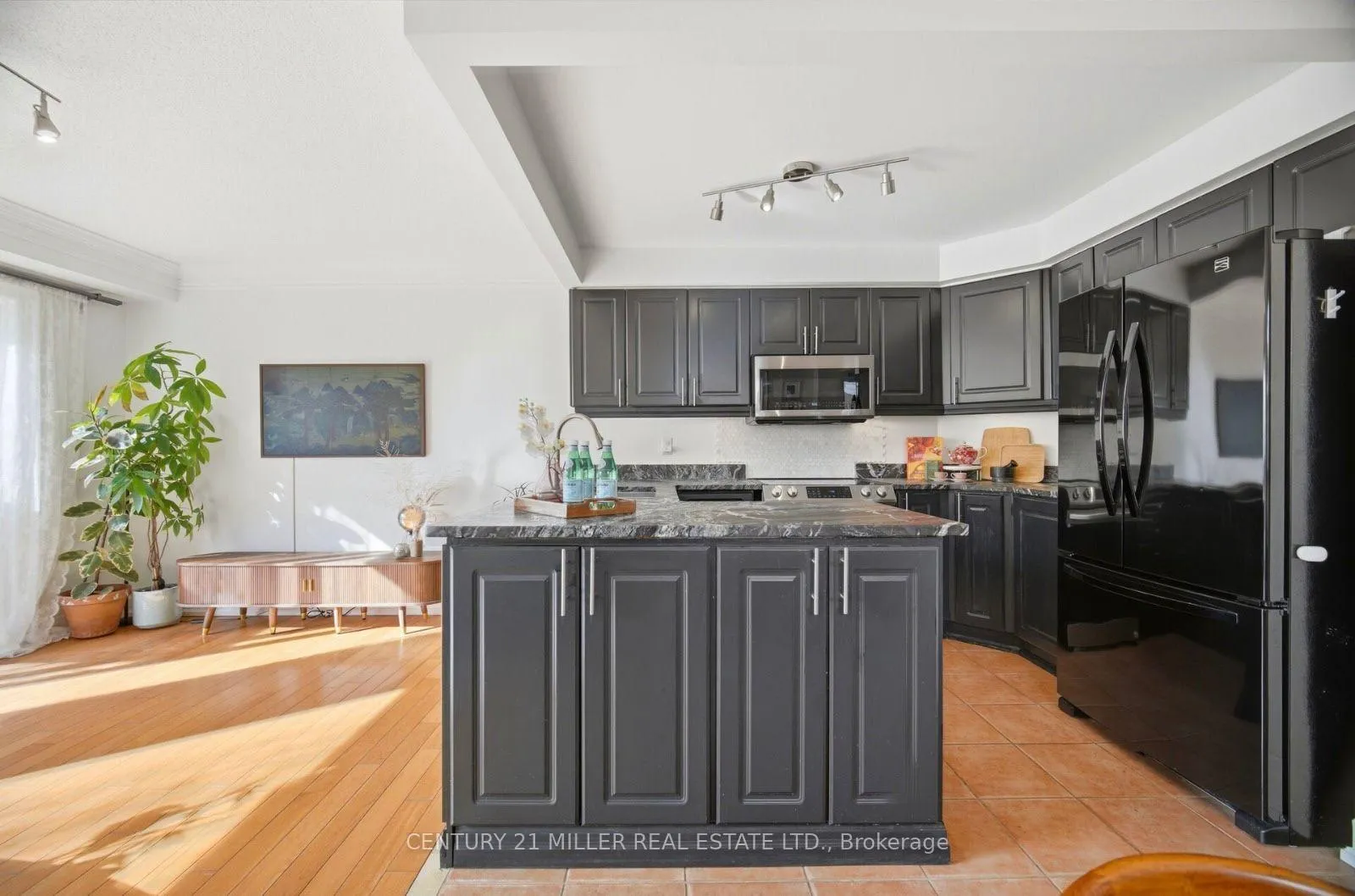 Photo 10 of 4 Kildonan Cres, Hamilton, Waterdown — HOMEH
