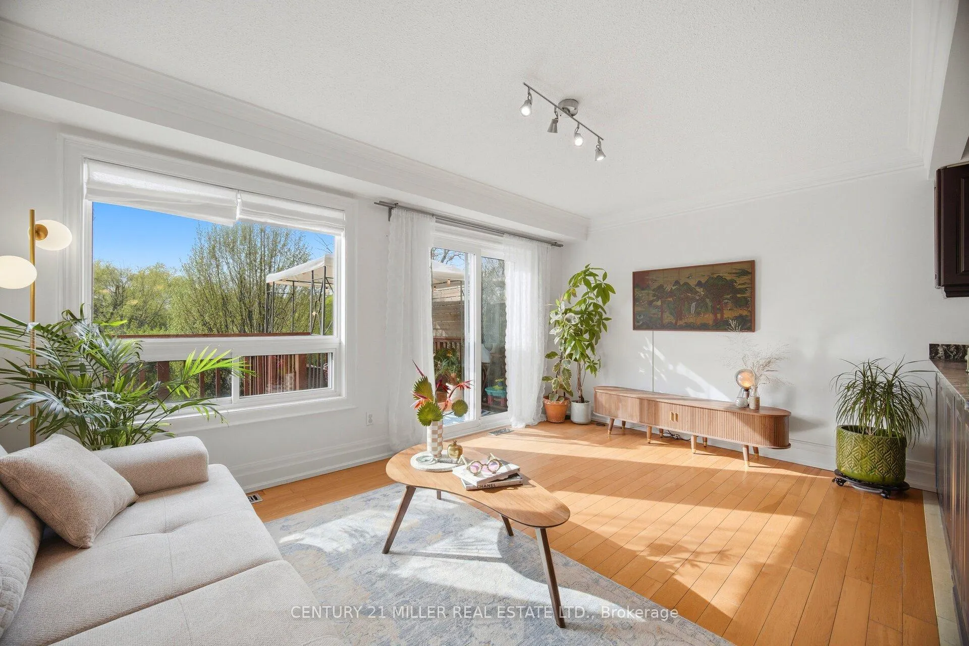 Photo 12 of 4 Kildonan Cres, Hamilton, Waterdown — HOMEH