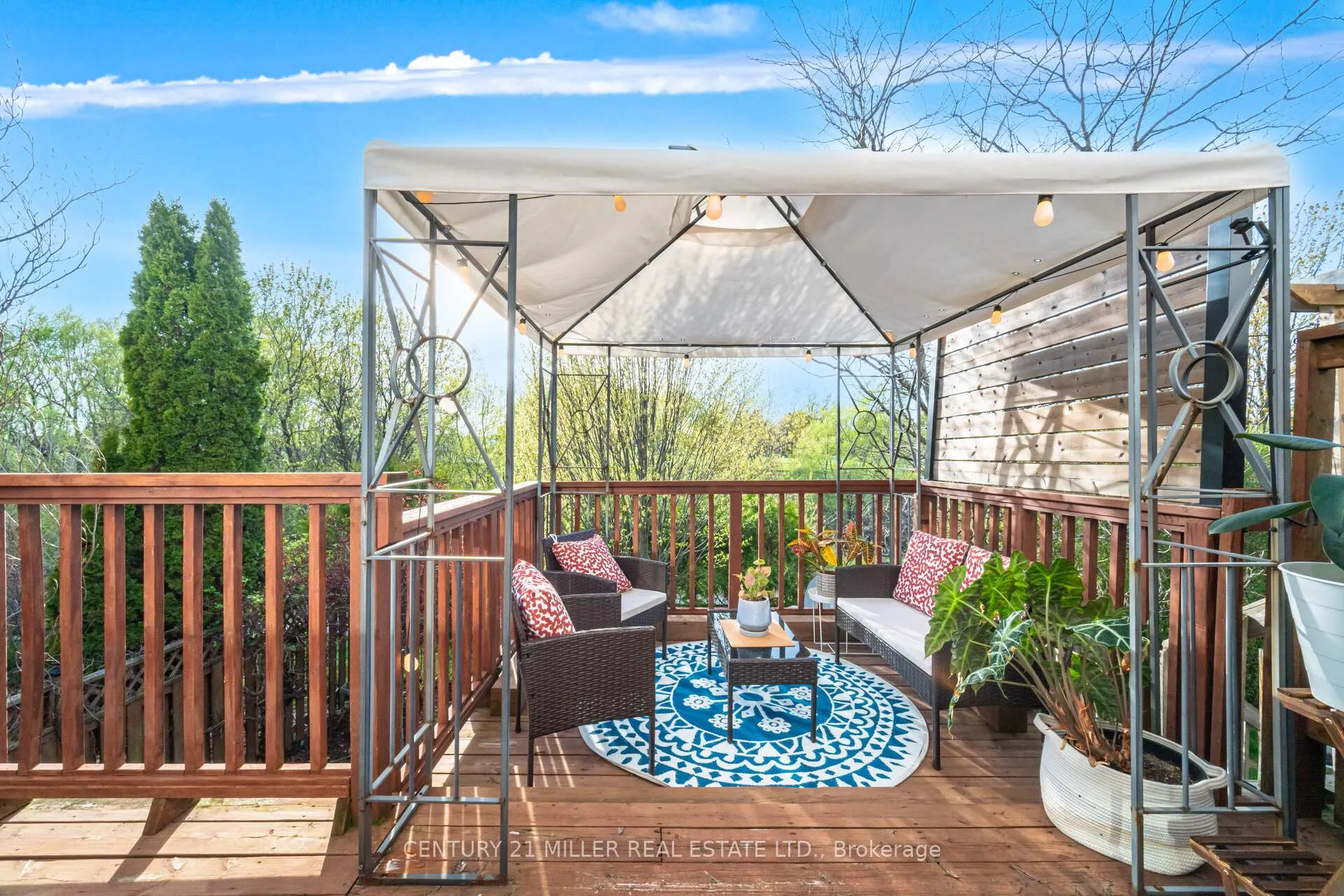 Photo 13 of 4 Kildonan Cres, Hamilton, Waterdown — HOMEH