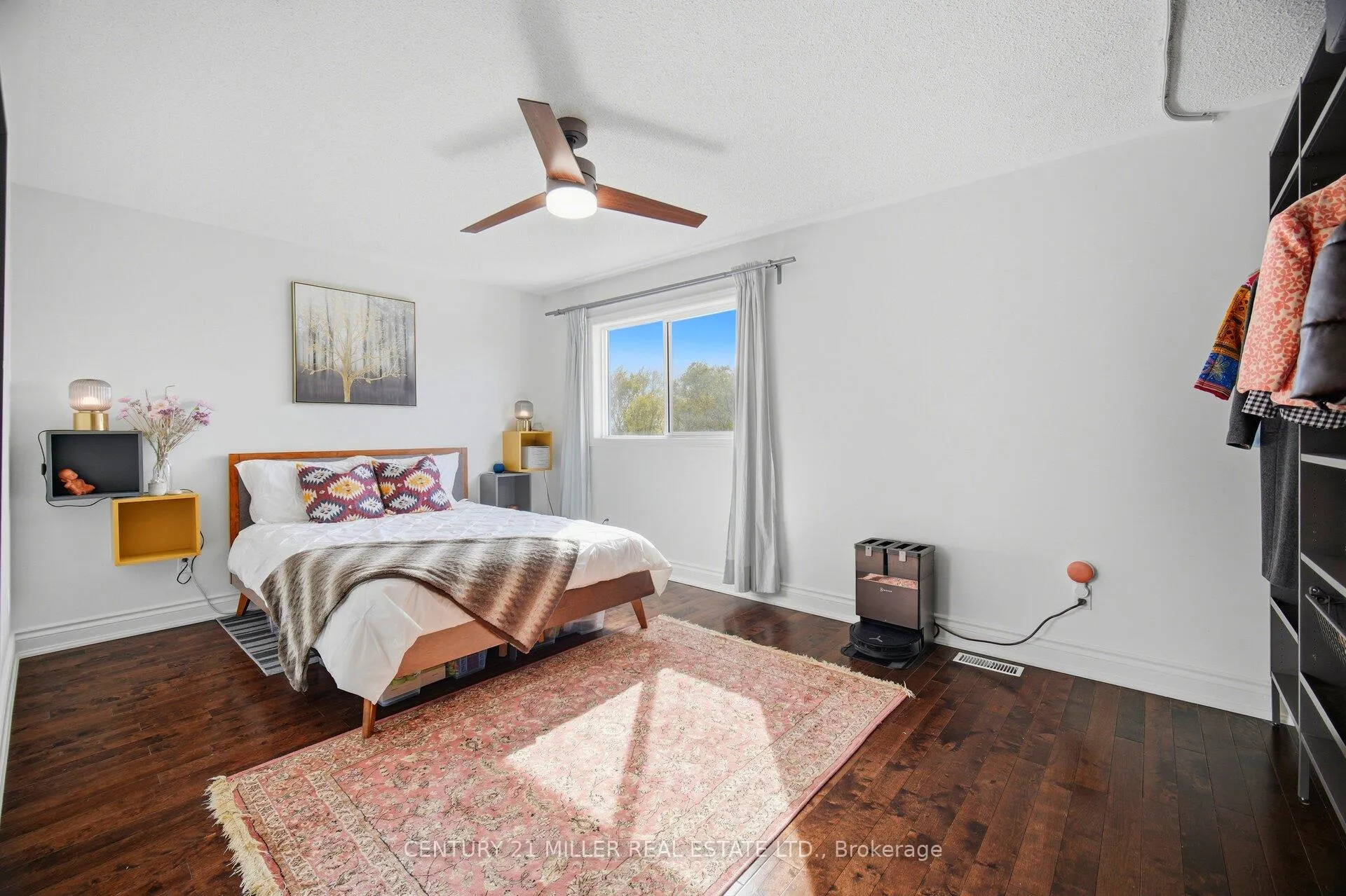 Photo 17 of 4 Kildonan Cres, Hamilton, Waterdown — HOMEH
