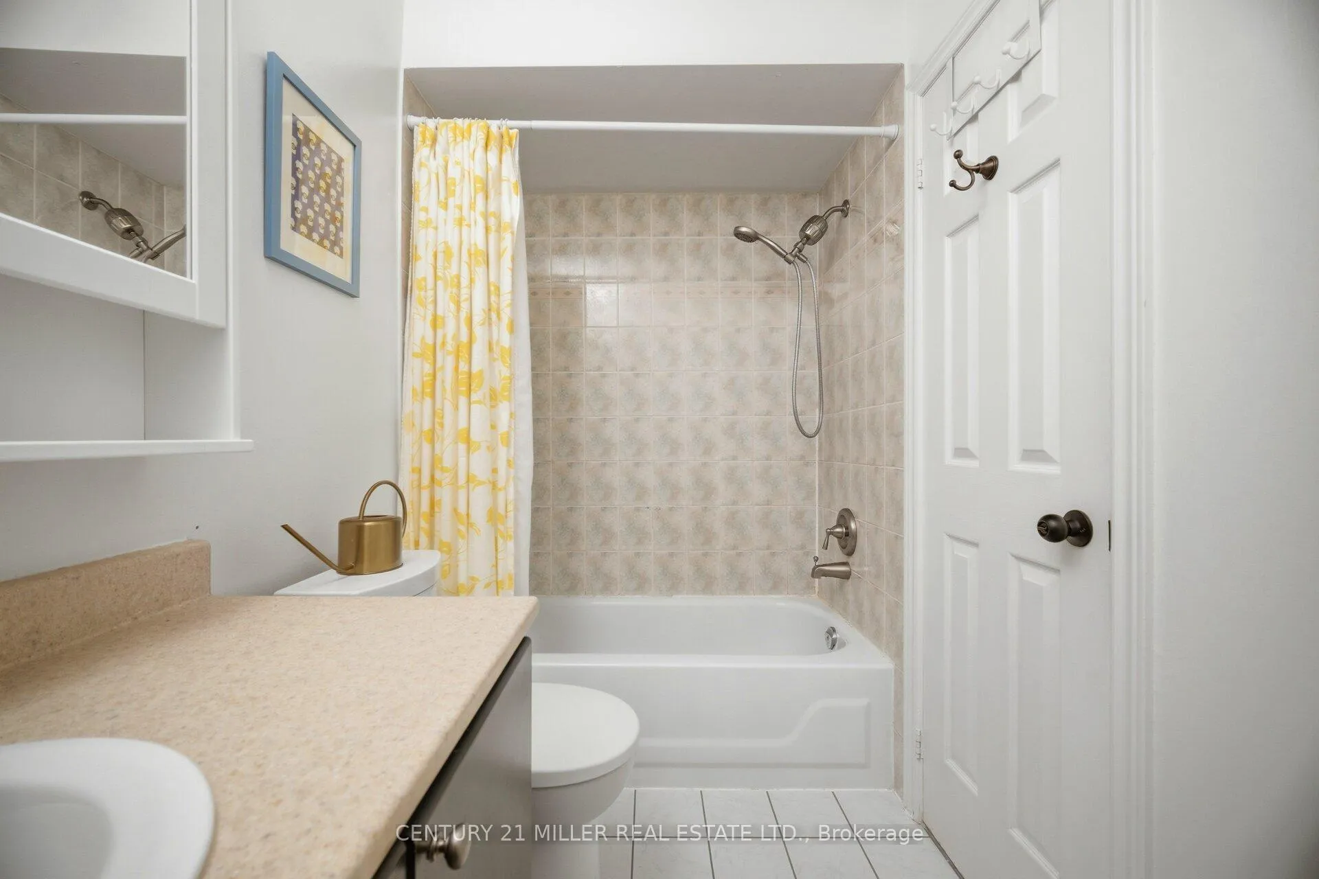 Photo 22 of 4 Kildonan Cres, Hamilton, Waterdown — HOMEH