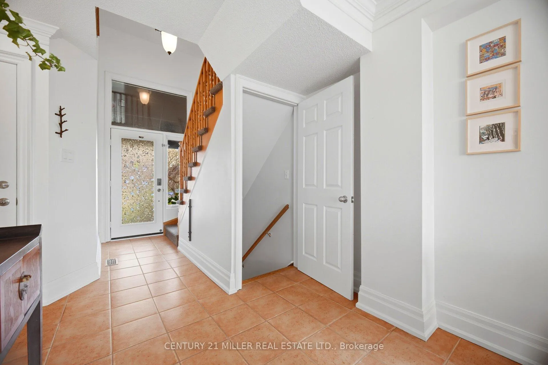 Photo 26 of 4 Kildonan Cres, Hamilton, Waterdown — HOMEH
