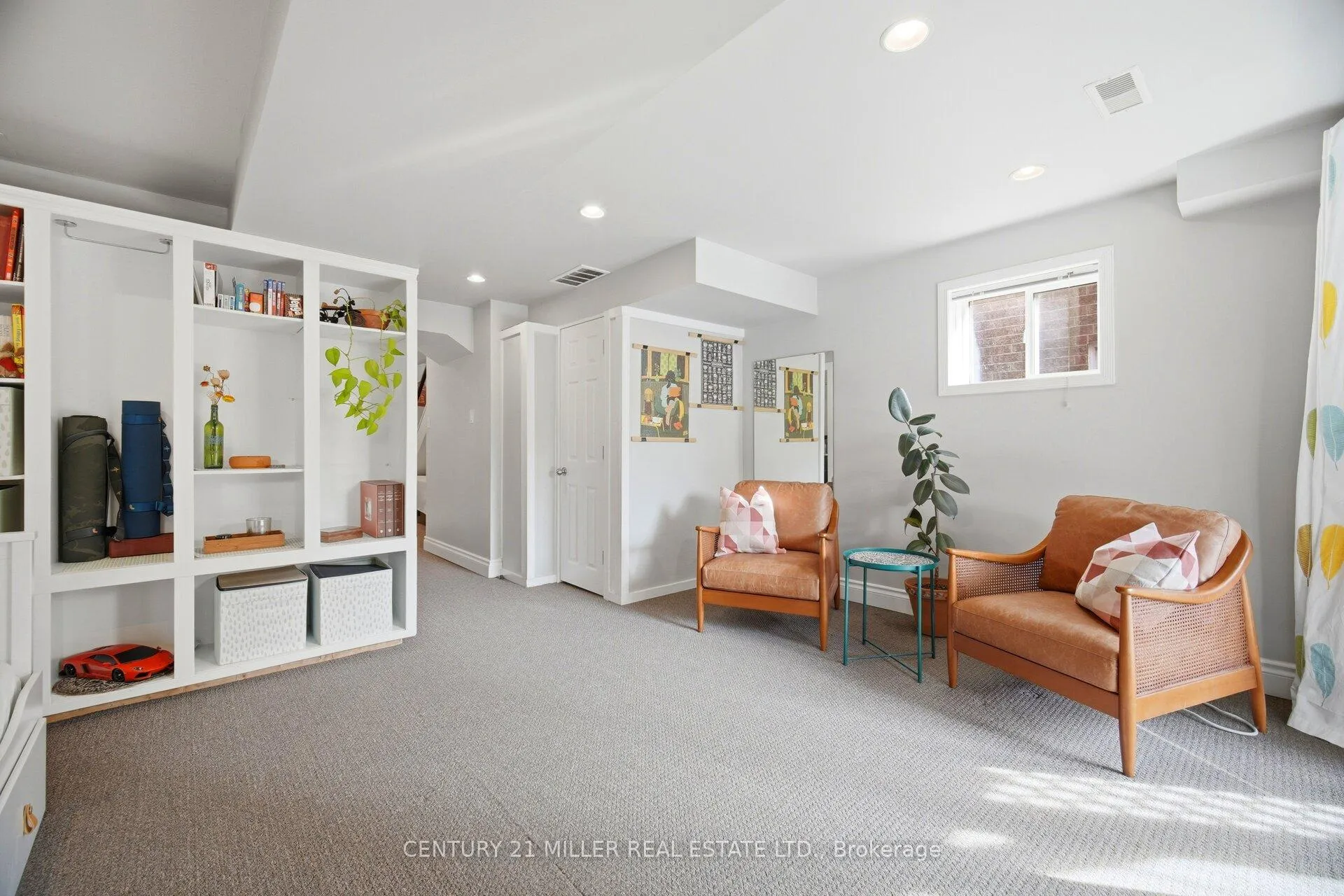 Photo 32 of 4 Kildonan Cres, Hamilton, Waterdown — HOMEH