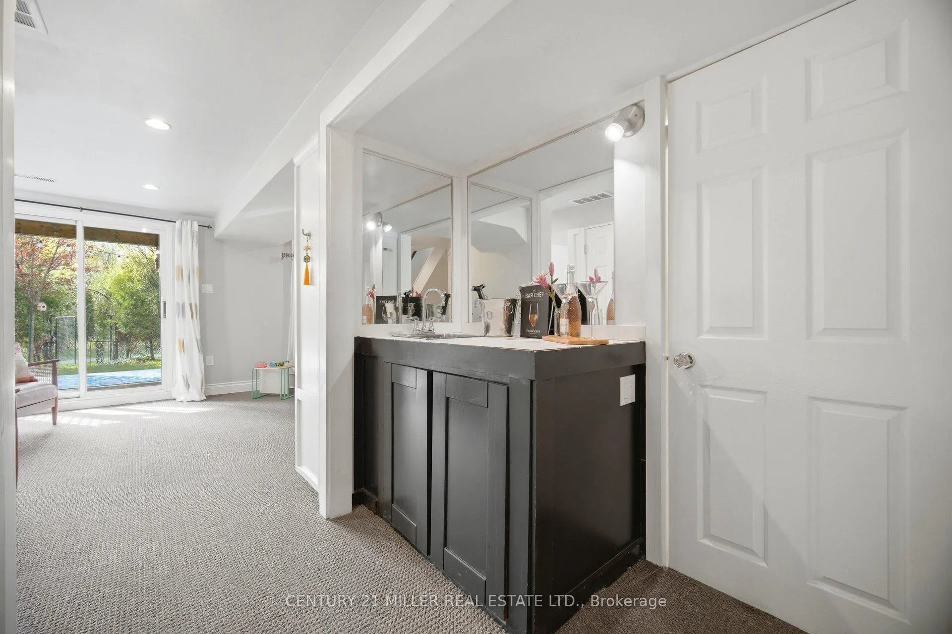 Photo 33 of 4 Kildonan Cres, Hamilton, Waterdown — HOMEH