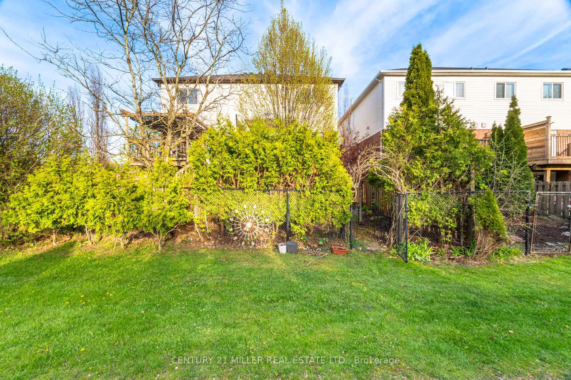 Photo 39 of 4 Kildonan Cres, Hamilton, Waterdown — HOMEH