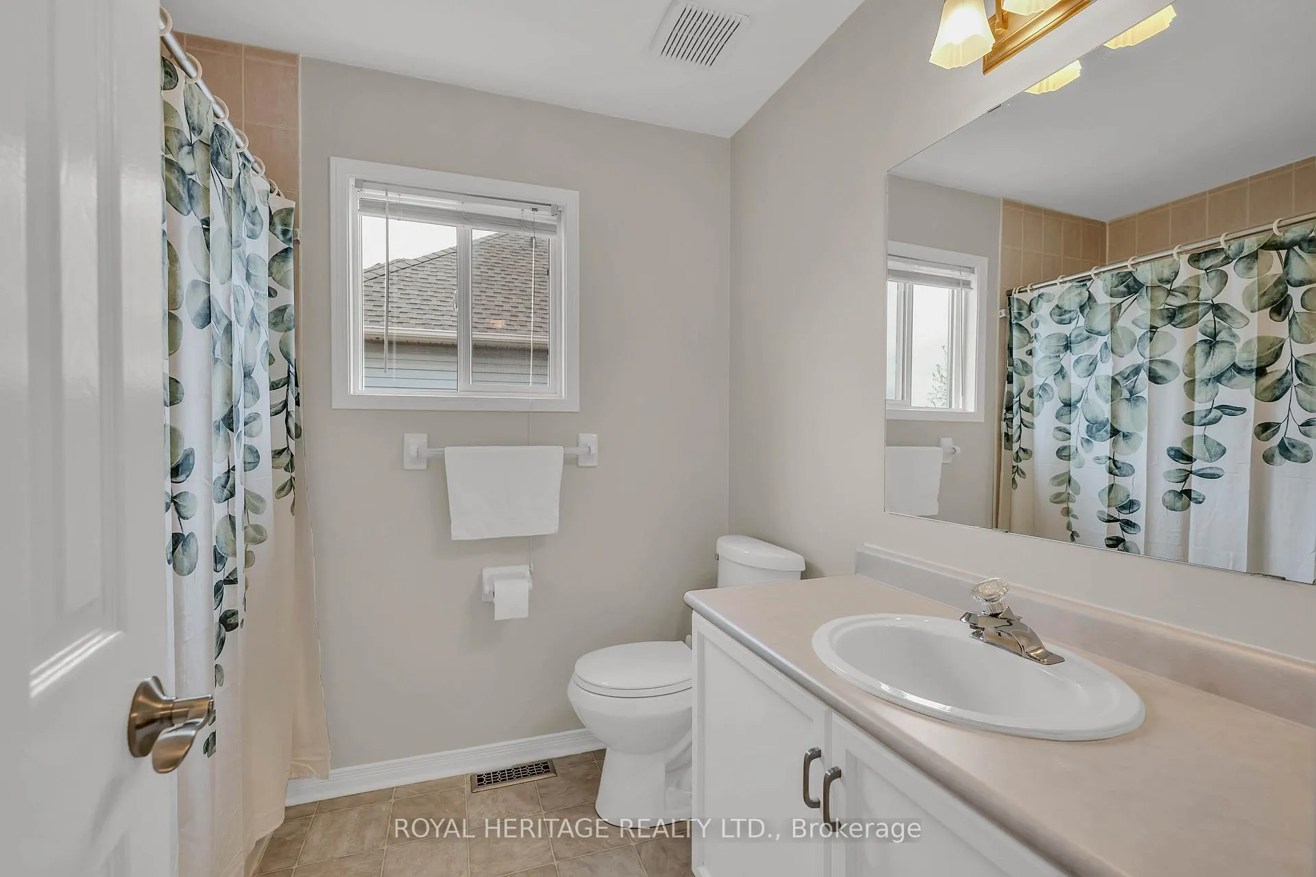 Photo 26 of 65 Ireland Street, Clarington, Bowmanville — HOMEH