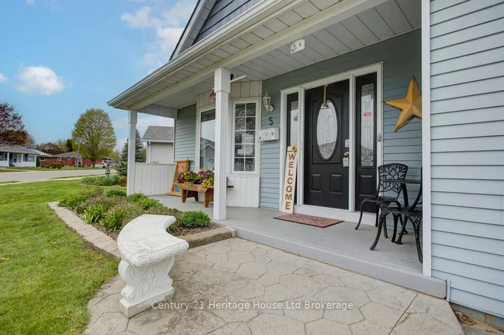Photo 1 of 5 Dereham Drive, Tillsonburg — HOMEH