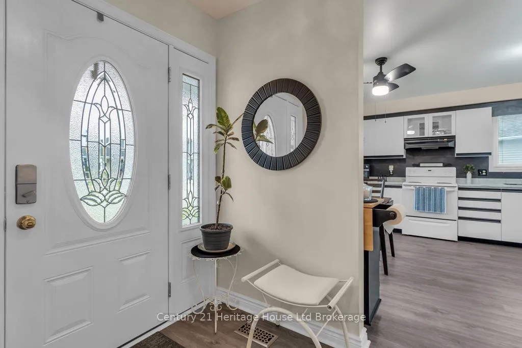 Photo 4 of 5 Dereham Drive, Tillsonburg — HOMEH