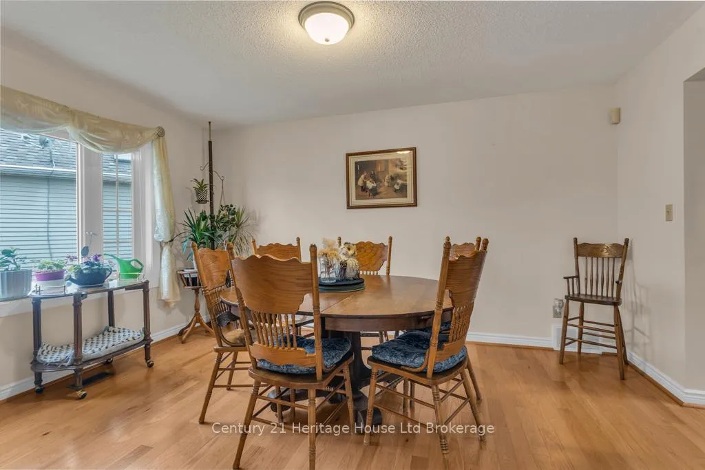 Photo 8 of 5 Dereham Drive, Tillsonburg — HOMEH
