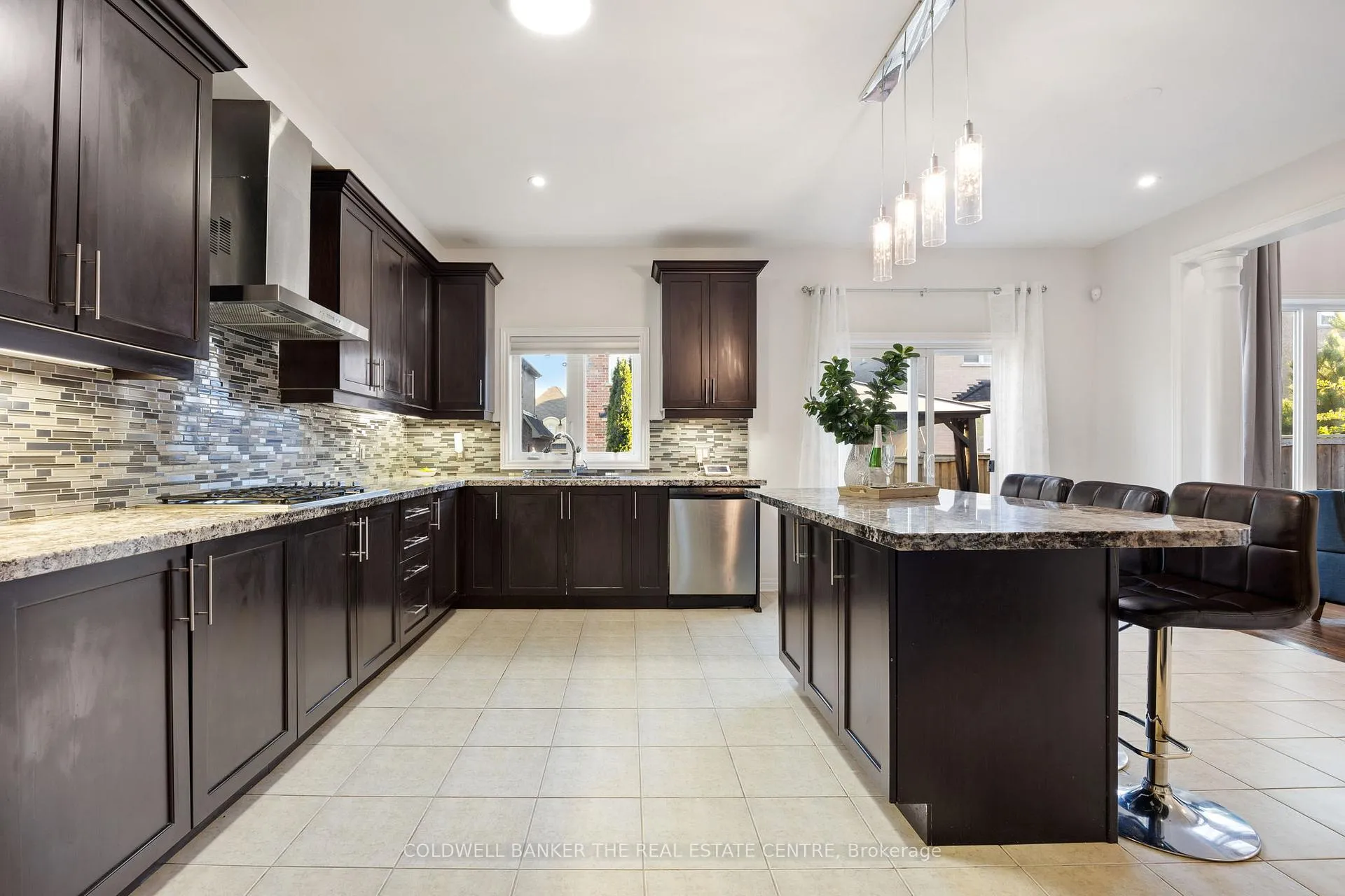Photo 12 of 27 Barletta Drive, Vaughan, Patterson — HOMEH