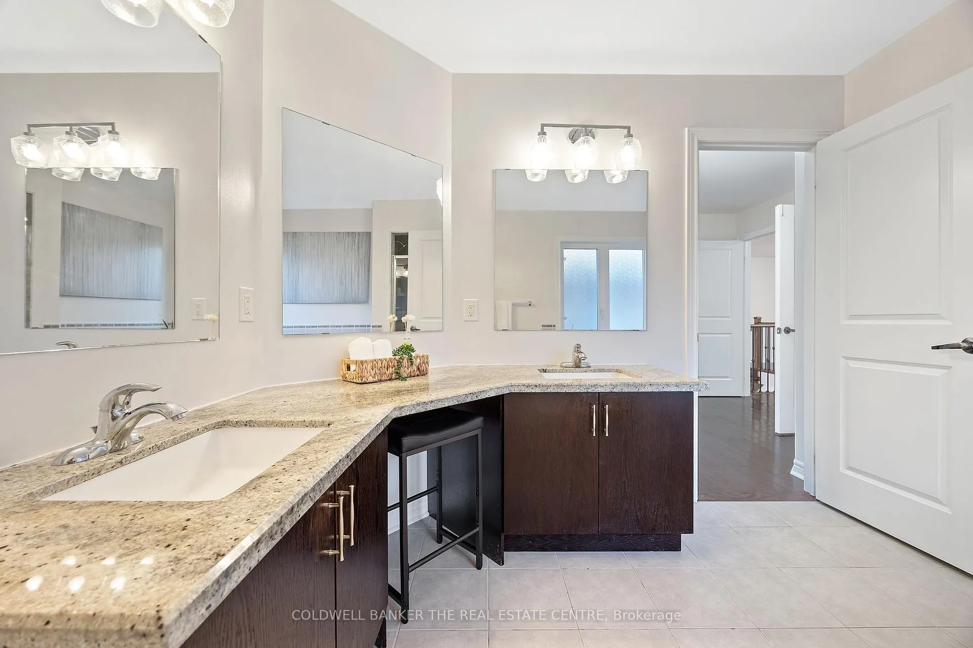 Photo 21 of 27 Barletta Drive, Vaughan, Patterson — HOMEH