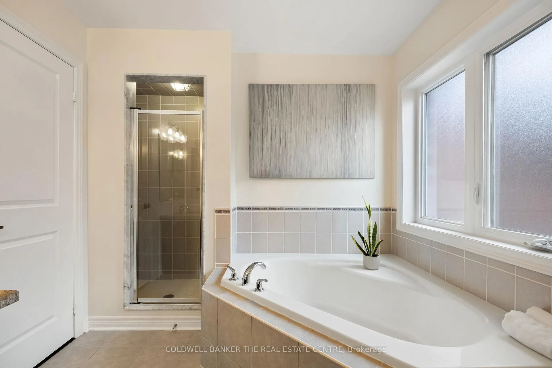 Photo 22 of 27 Barletta Drive, Vaughan, Patterson — HOMEH