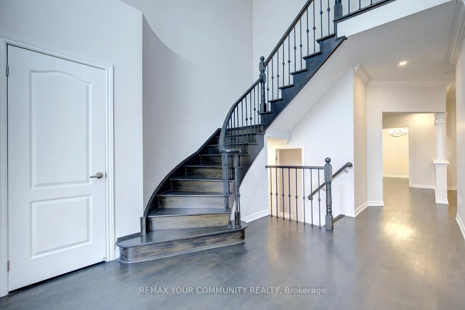 Photo 3 of 112 Golden Forest Road, Vaughan, Patterson — HOMEH