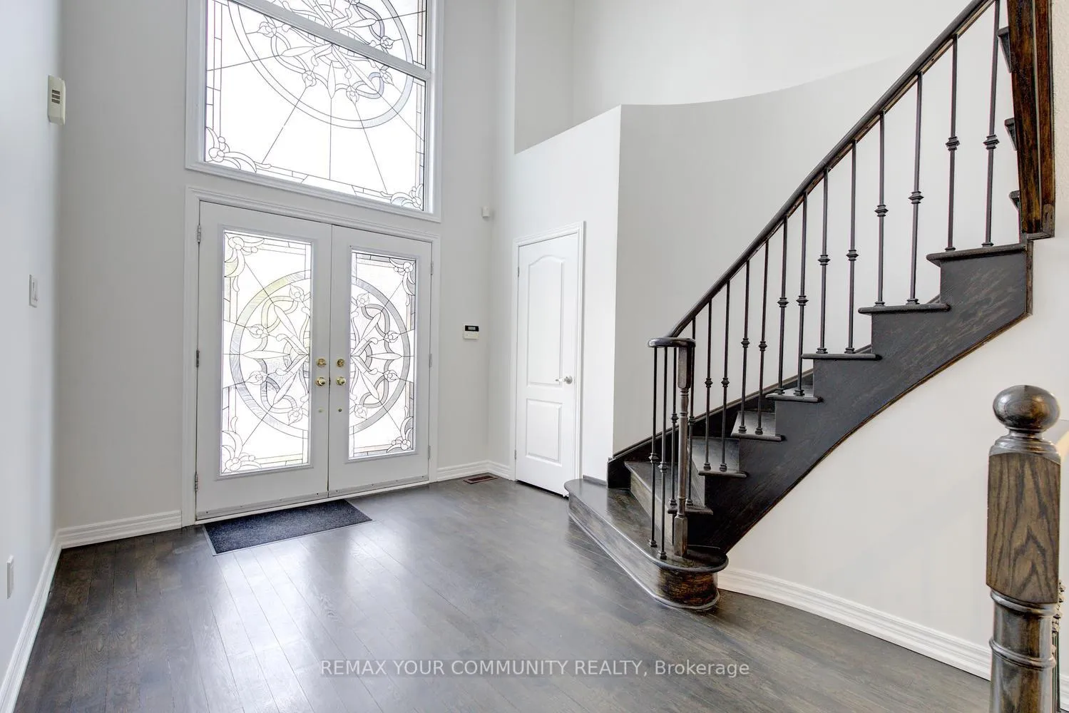 Photo 4 of 112 Golden Forest Road, Vaughan, Patterson — HOMEH