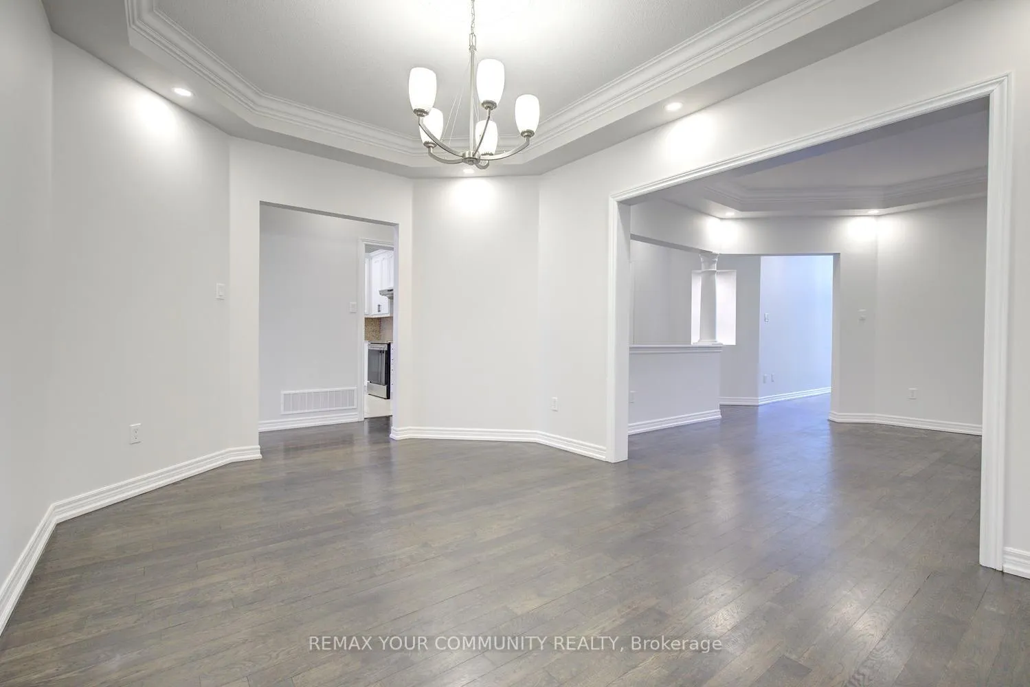 Photo 9 of 112 Golden Forest Road, Vaughan, Patterson — HOMEH