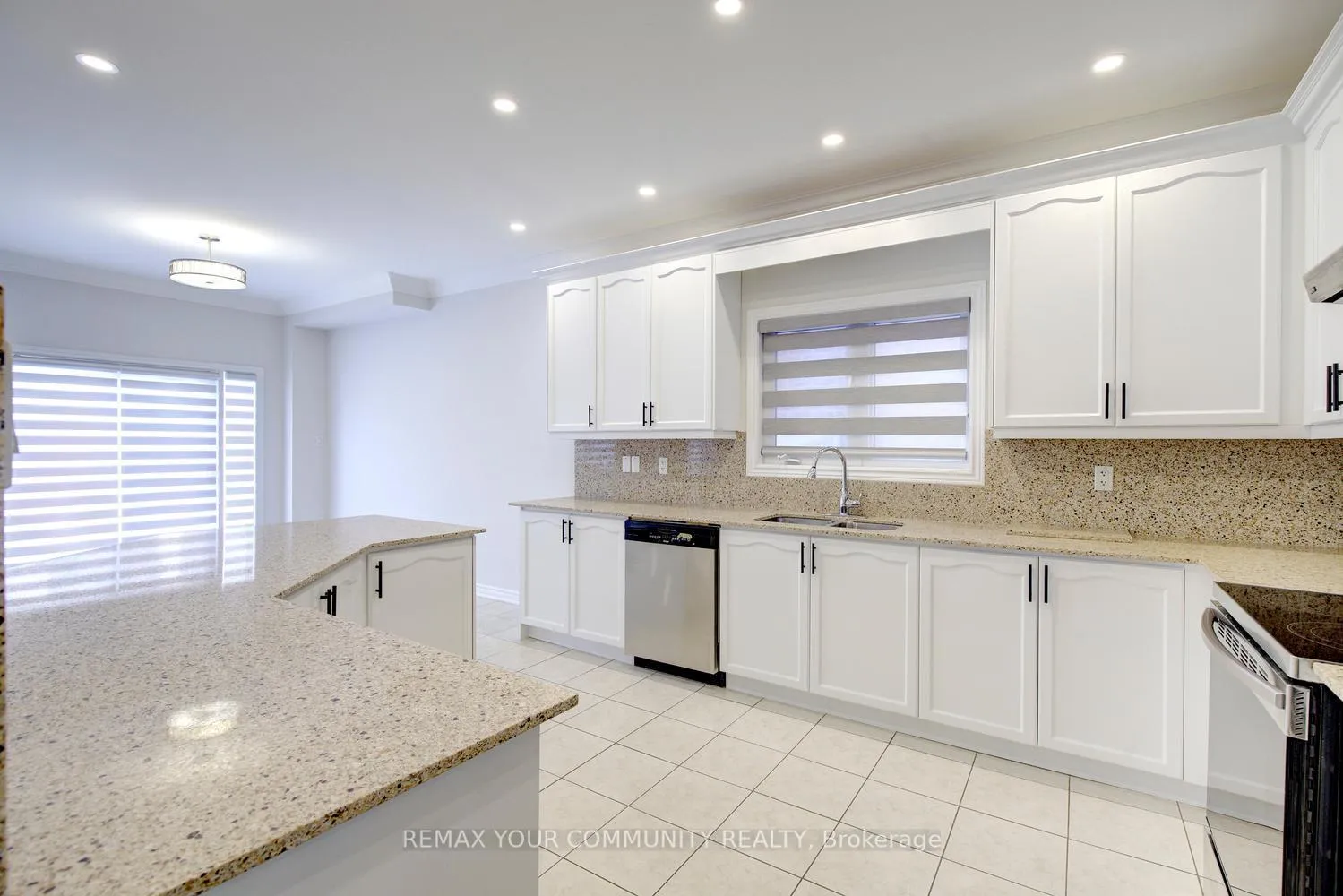 Photo 23 of 112 Golden Forest Road, Vaughan, Patterson — HOMEH