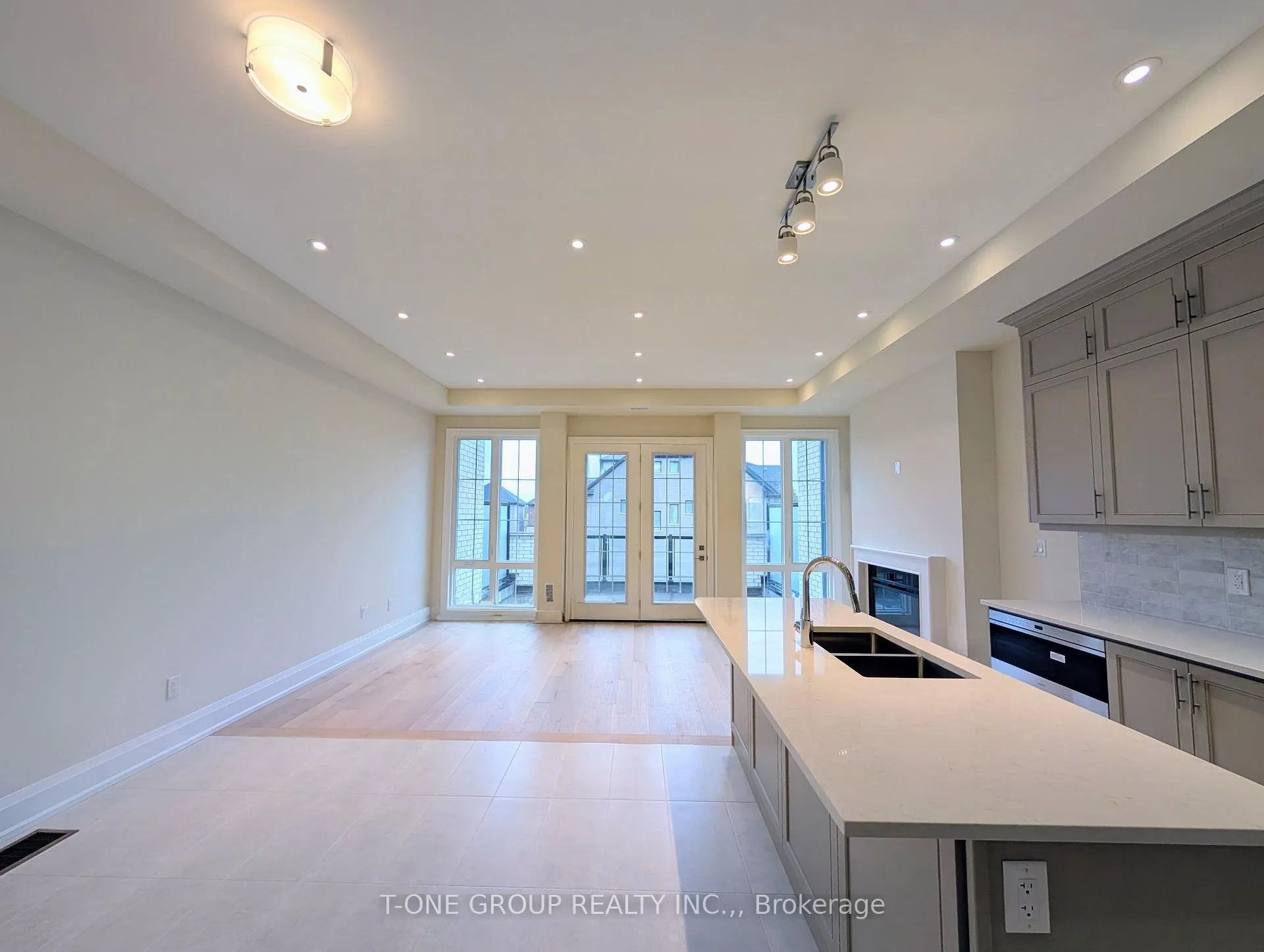 Photo 2 of 417 York Downs Boulevard, Markham, Cachet — HOMEH
