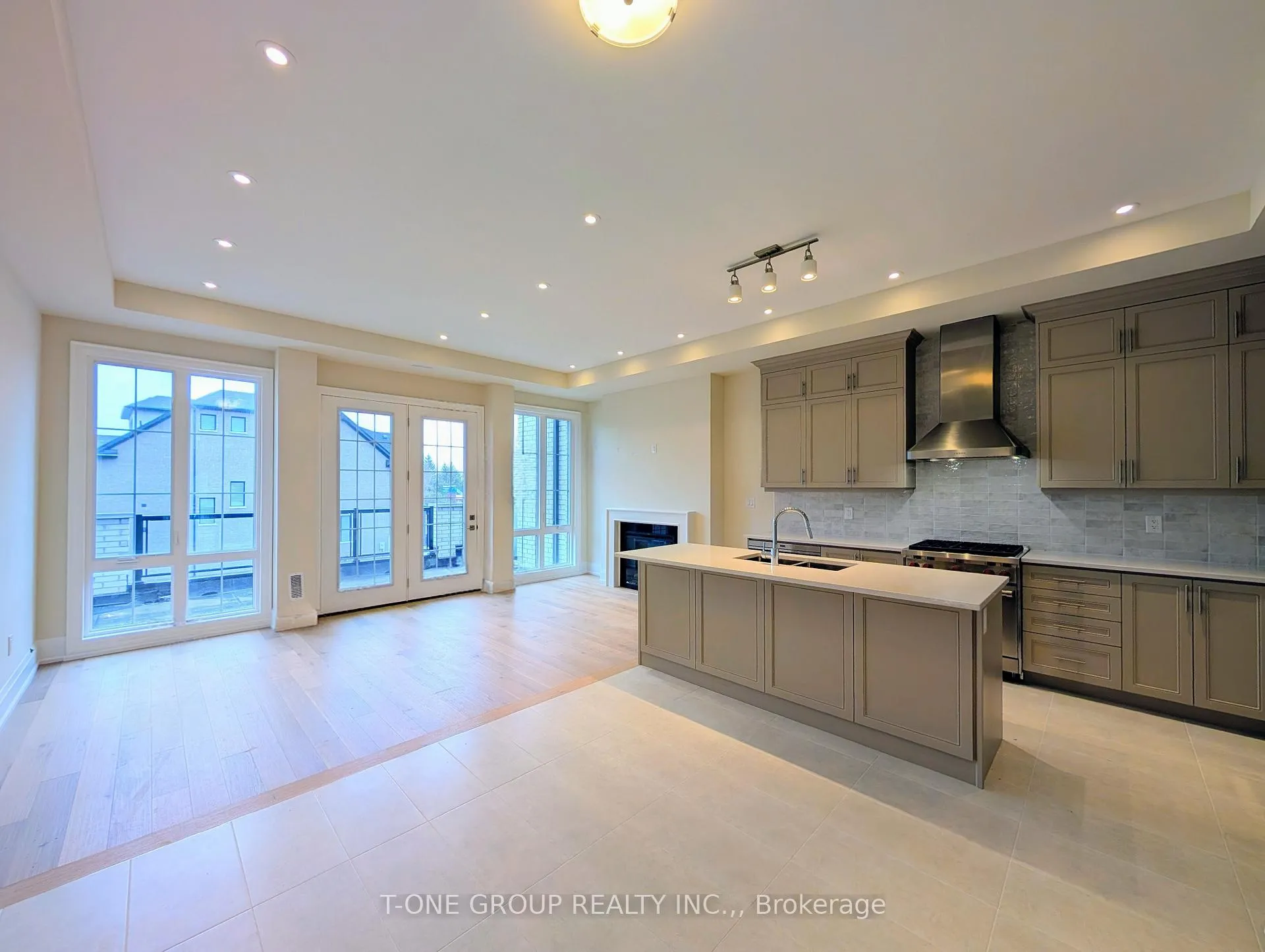 Photo 3 of 417 York Downs Boulevard, Markham, Cachet — HOMEH