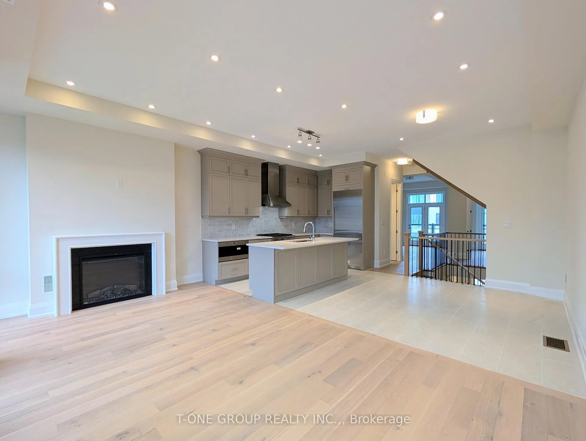 Photo 9 of 417 York Downs Boulevard, Markham, Cachet — HOMEH