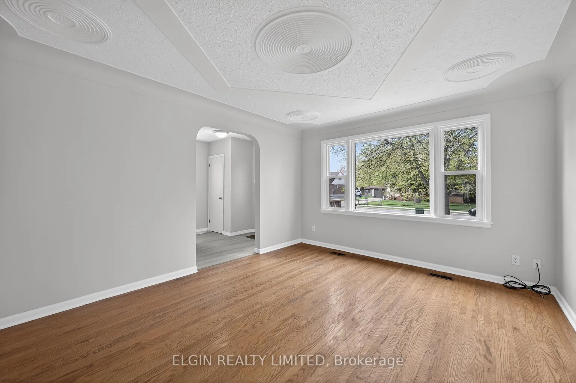 Photo 2 of 250 Forest Avenue, St. Thomas — HOMEH