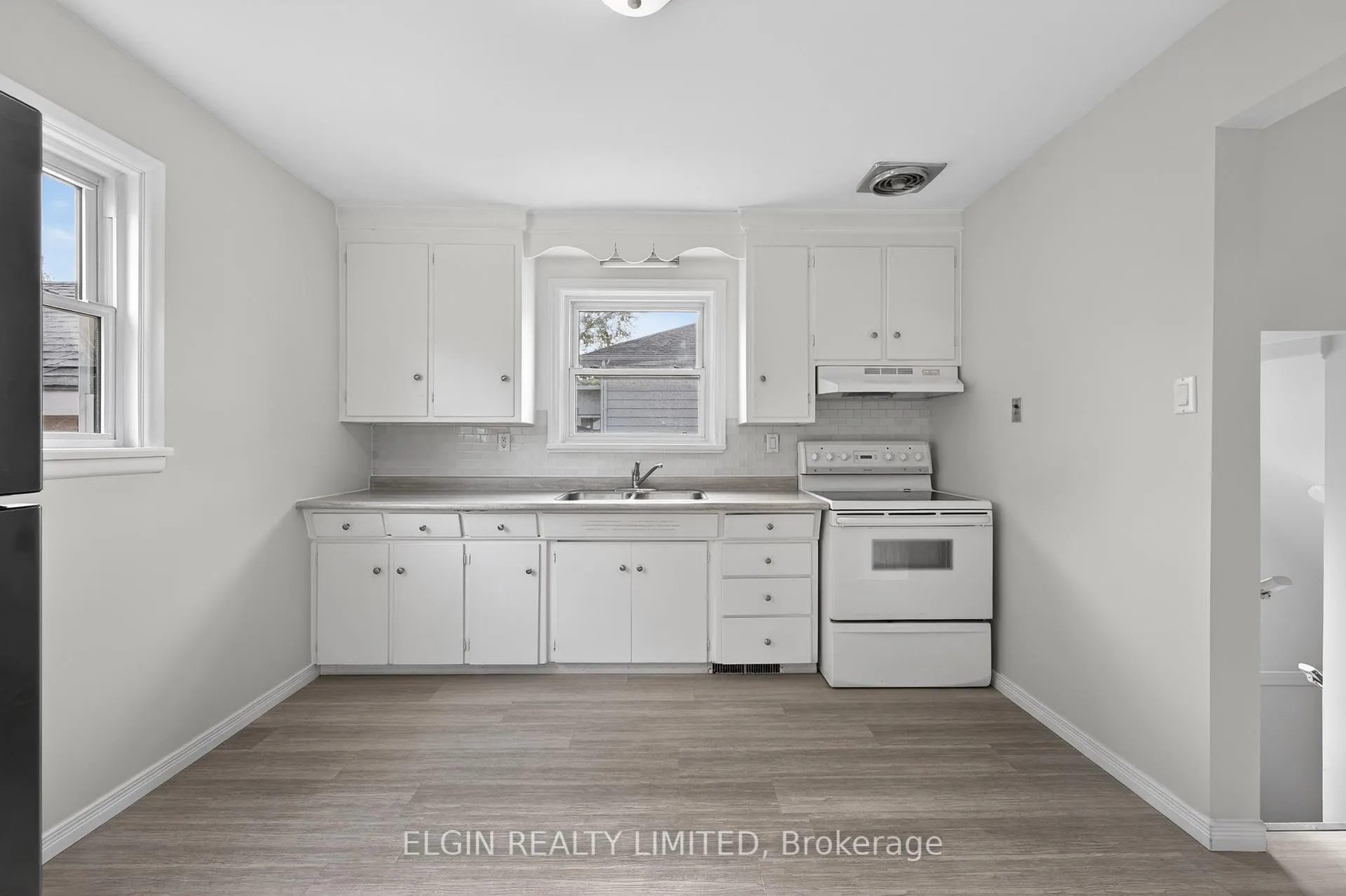 Photo 7 of 250 Forest Avenue, St. Thomas — HOMEH