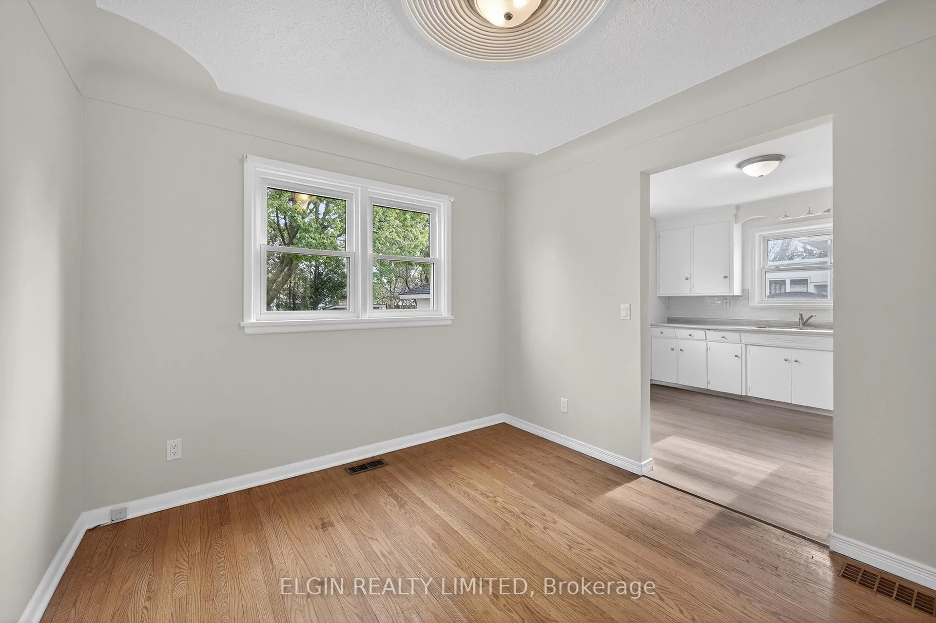 Photo 10 of 250 Forest Avenue, St. Thomas — HOMEH