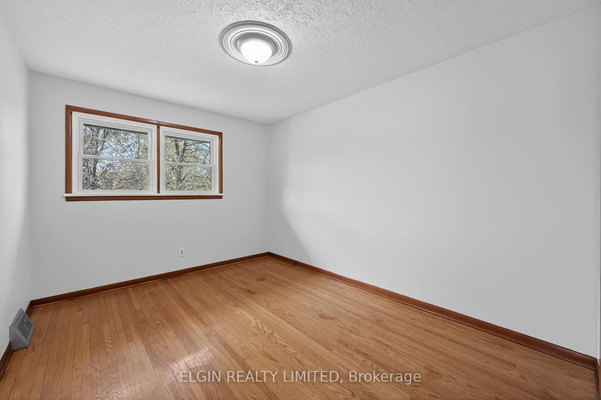 Photo 12 of 250 Forest Avenue, St. Thomas — HOMEH