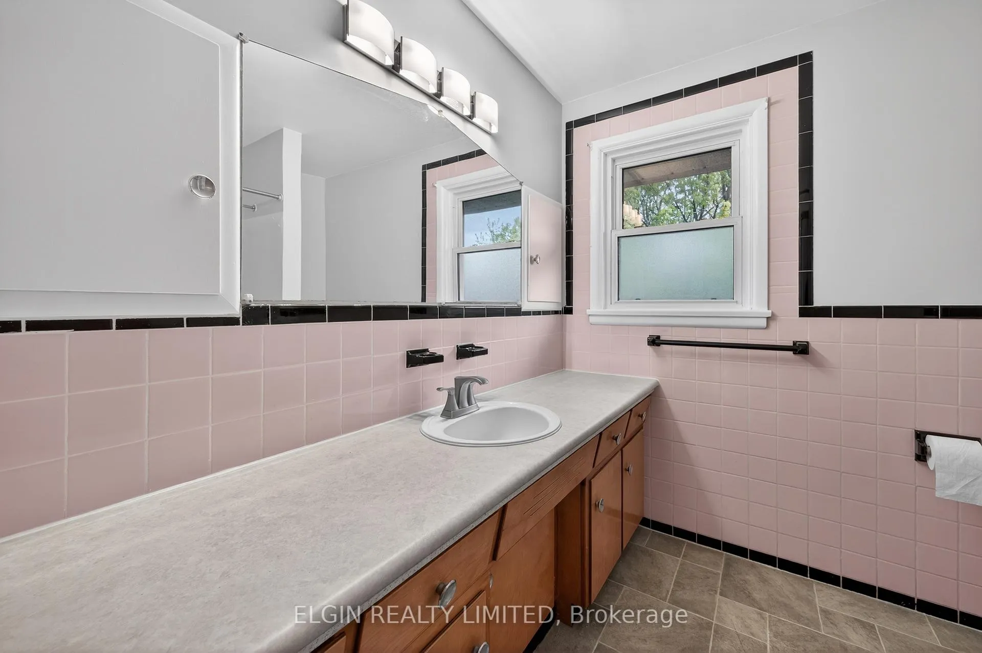 Photo 18 of 250 Forest Avenue, St. Thomas — HOMEH