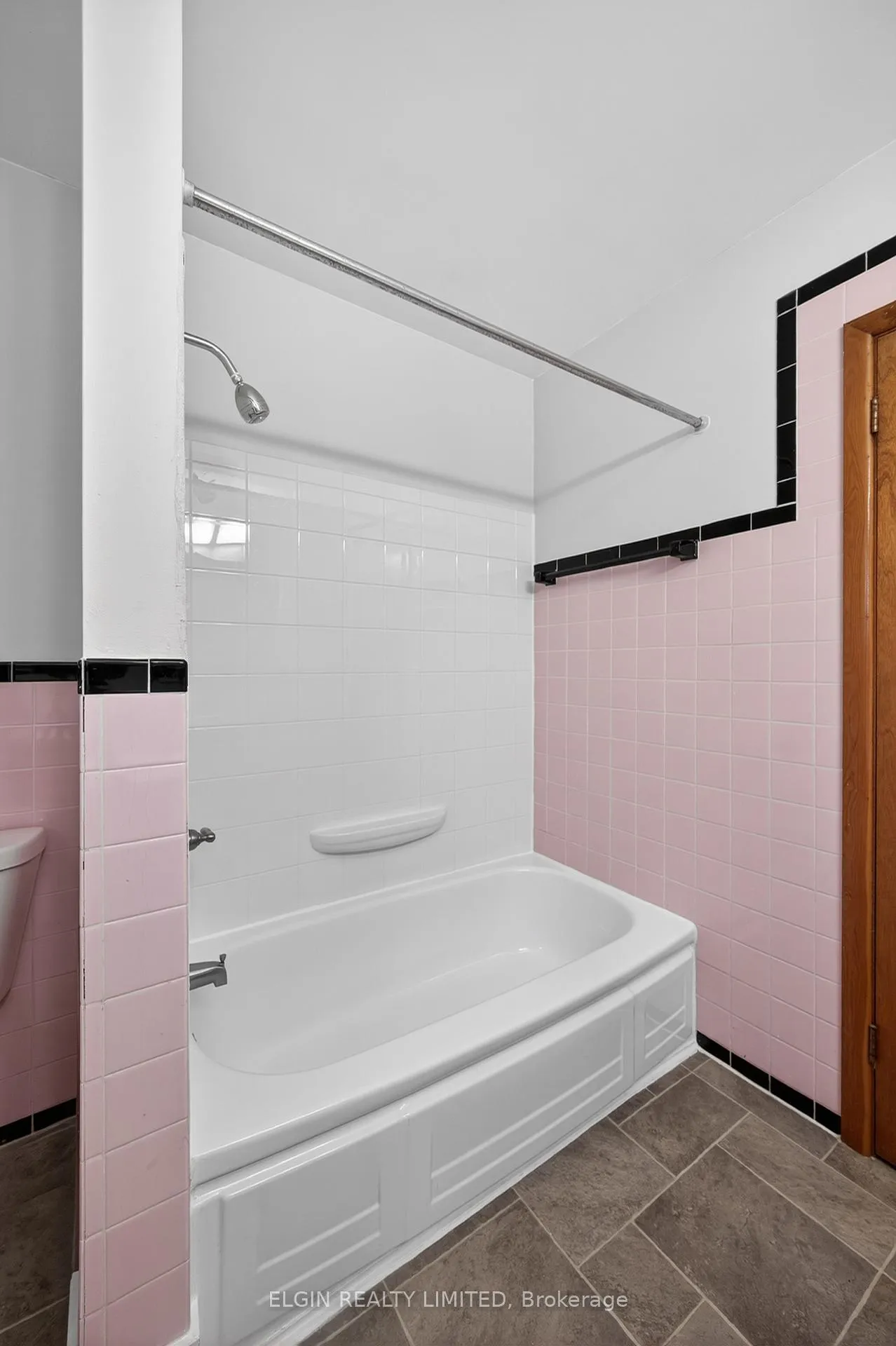 Photo 19 of 250 Forest Avenue, St. Thomas — HOMEH