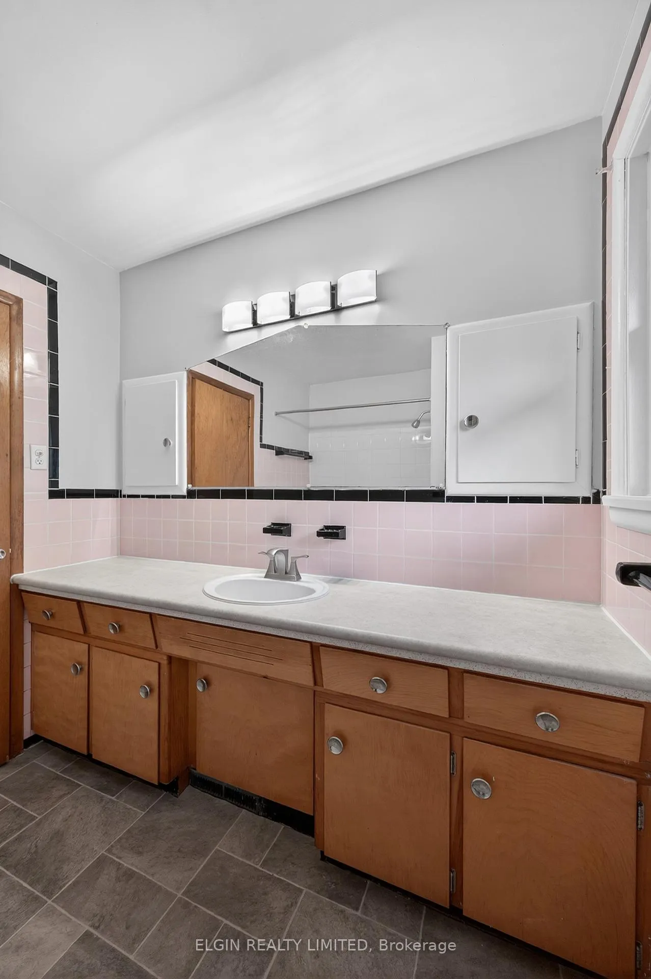 Photo 20 of 250 Forest Avenue, St. Thomas — HOMEH