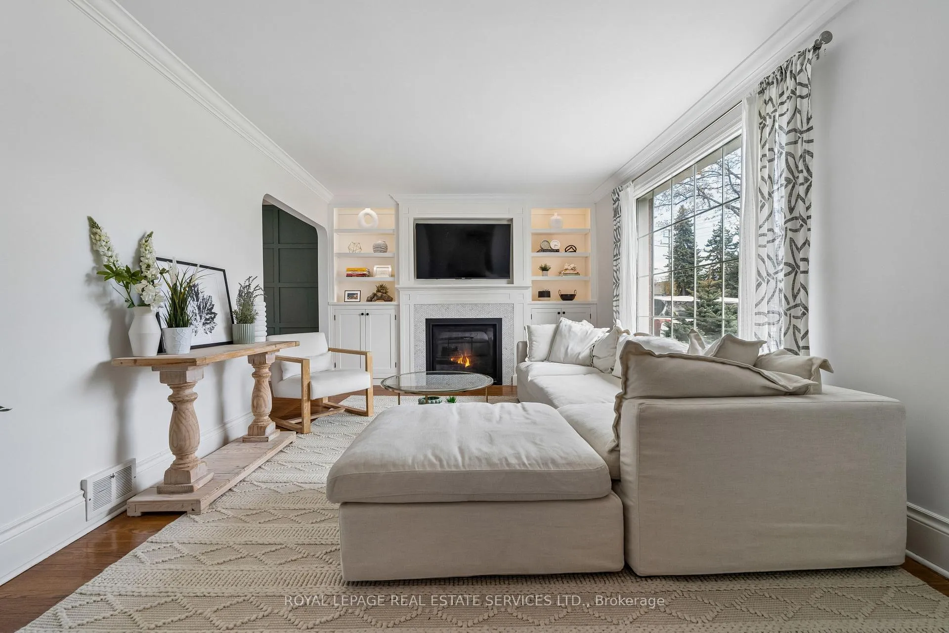 Photo 2 of 196 Berry Road, Etobicoke, Stonegate-Queensway — HOMEH