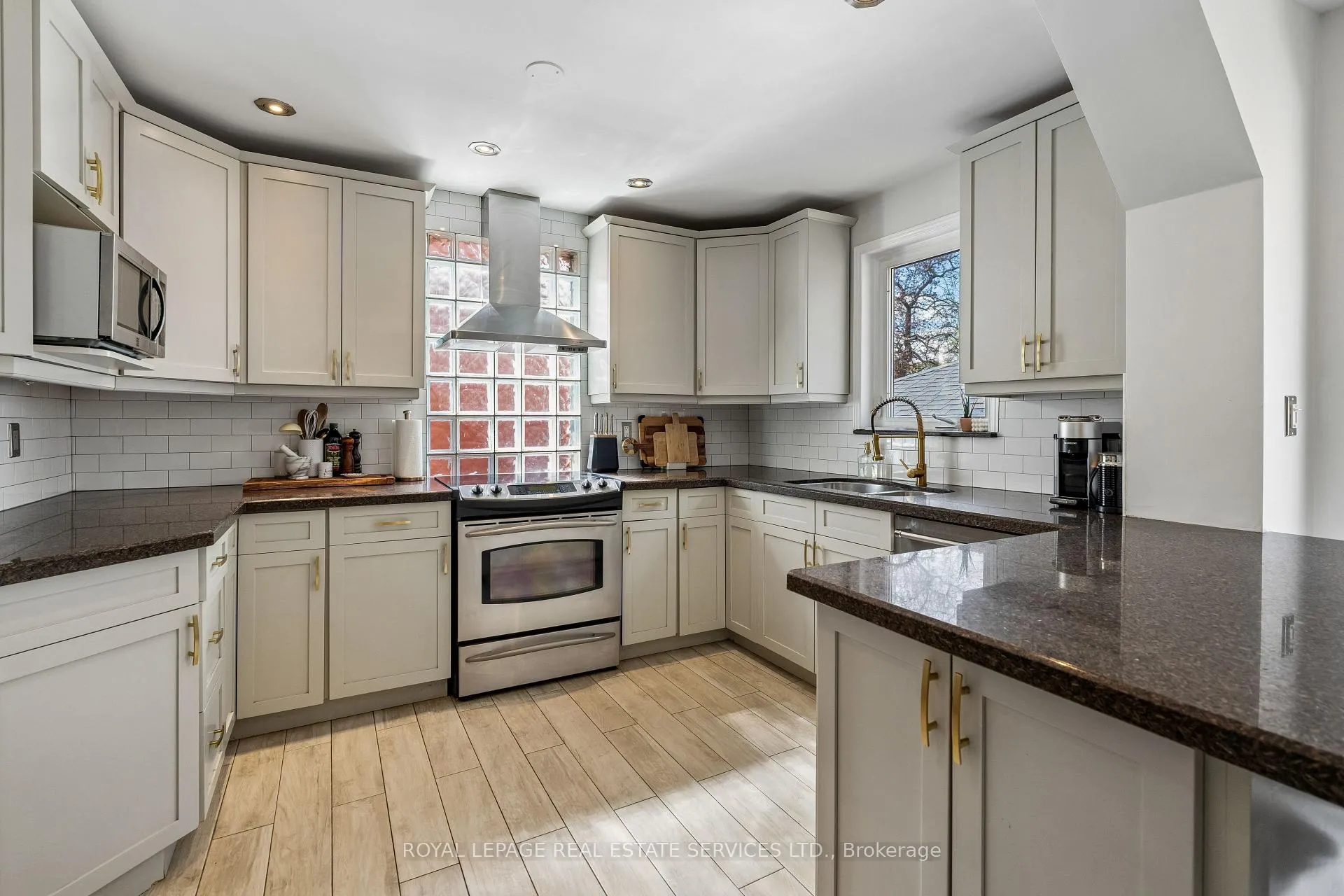 Photo 10 of 196 Berry Road, Etobicoke, Stonegate-Queensway — HOMEH