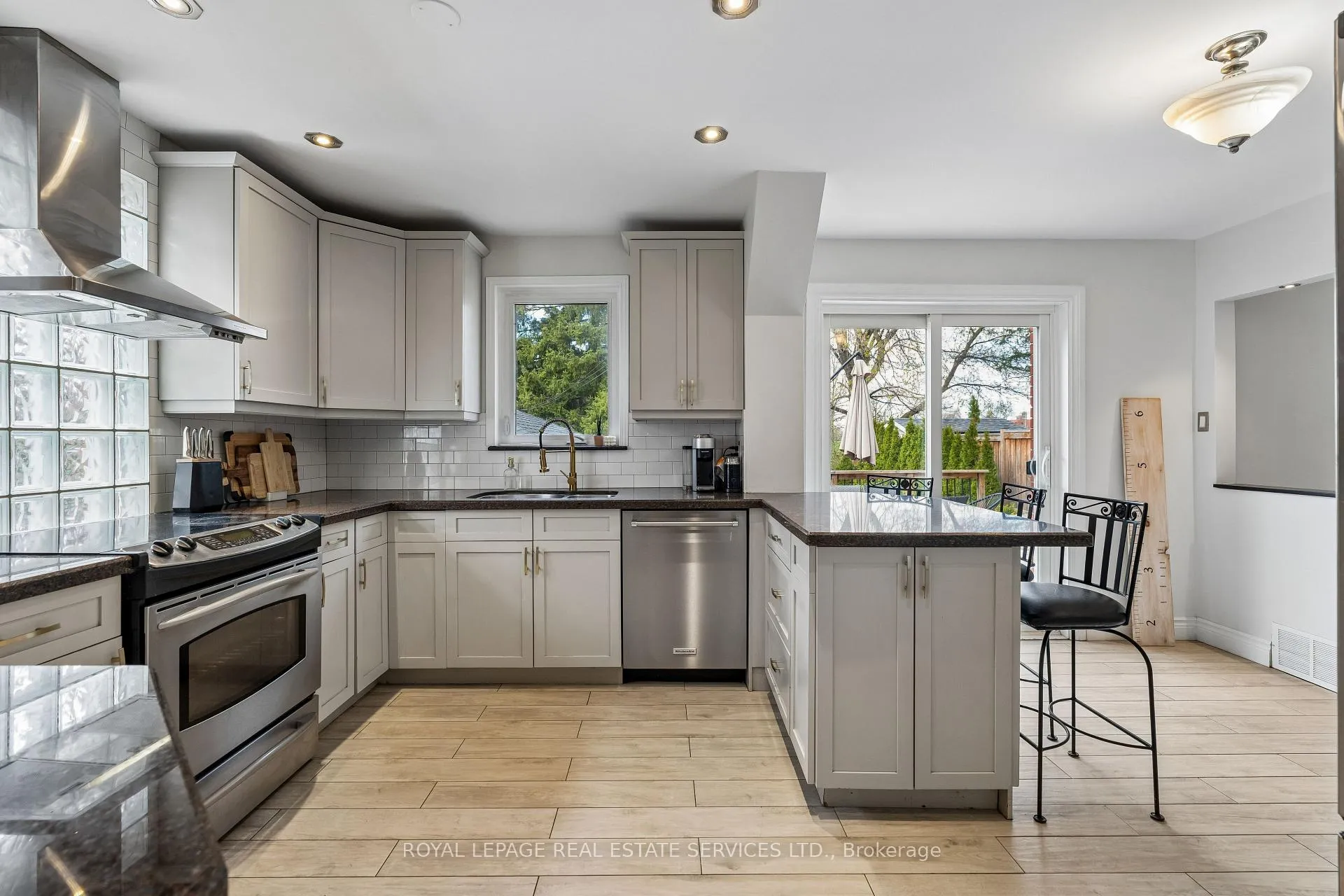 Photo 11 of 196 Berry Road, Etobicoke, Stonegate-Queensway — HOMEH