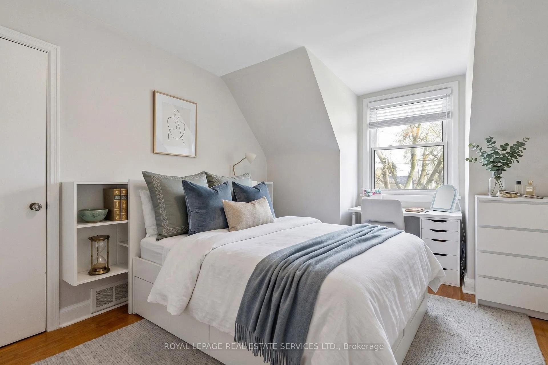 Photo 14 of 196 Berry Road, Etobicoke, Stonegate-Queensway — HOMEH