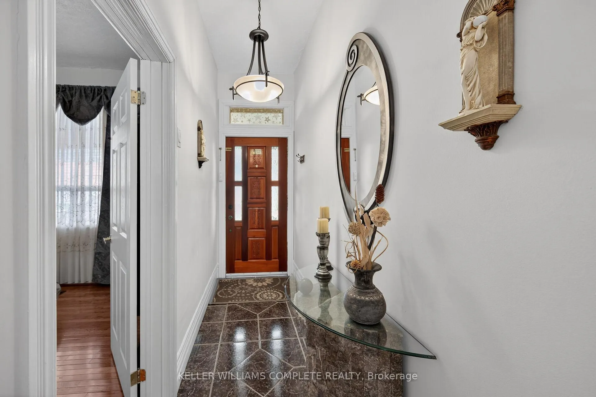Photo 4 of 142 Ray Street N, Hamilton, Strathcona — HOMEH