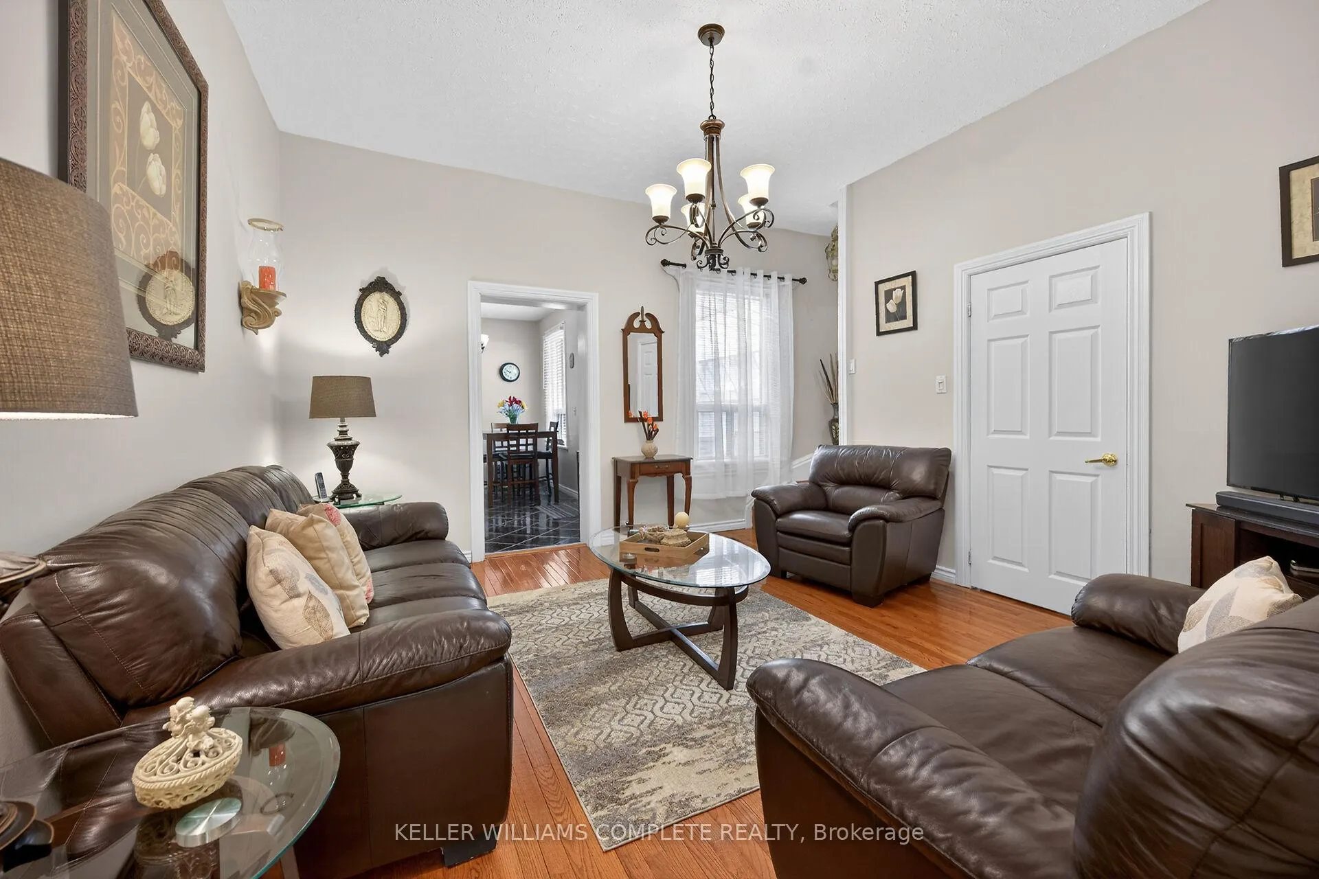 Photo 5 of 142 Ray Street N, Hamilton, Strathcona — HOMEH