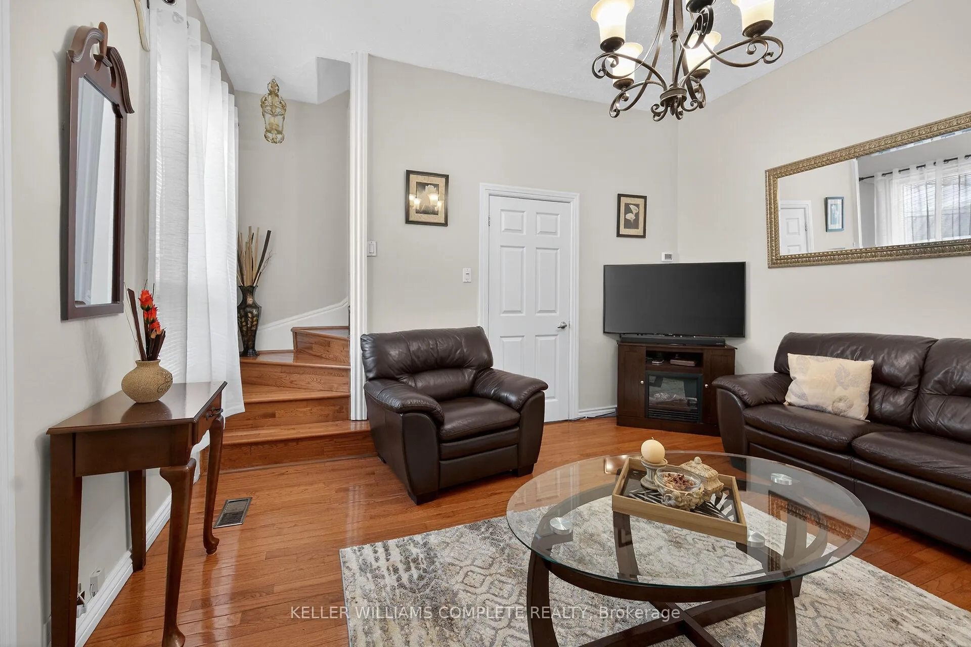 Photo 8 of 142 Ray Street N, Hamilton, Strathcona — HOMEH