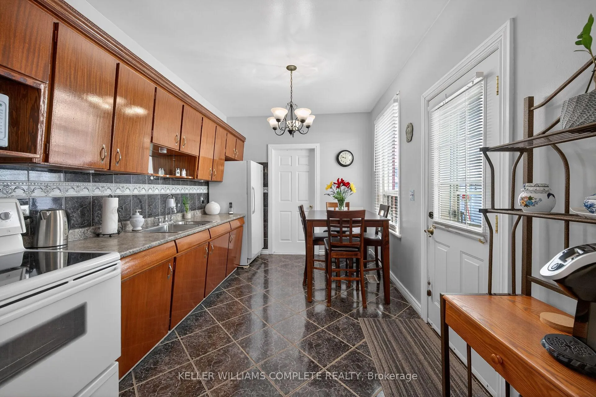 Photo 11 of 142 Ray Street N, Hamilton, Strathcona — HOMEH
